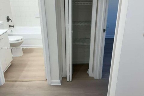 Снять в аренду кондоминиум в Хомстед, Флорида 2 спальни, 75.72м2, № 1973655 - фото 11