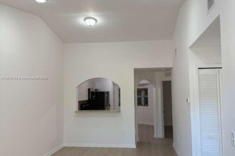 Снять в аренду кондоминиум в Хомстед, Флорида 2 спальни, 75.72м2, № 1973655 - фото 4