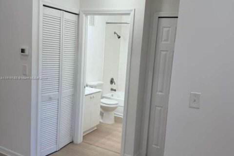 Снять в аренду кондоминиум в Хомстед, Флорида 2 спальни, 75.72м2, № 1973655 - фото 8