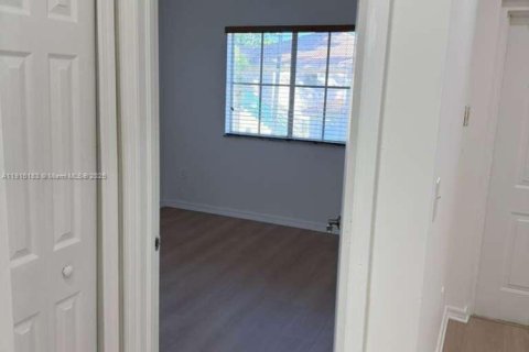 Снять в аренду кондоминиум в Хомстед, Флорида 2 спальни, 75.72м2, № 1973655 - фото 9