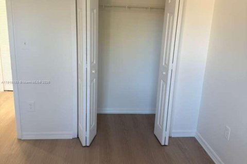 Снять в аренду кондоминиум в Хомстед, Флорида 2 спальни, 75.72м2, № 1973655 - фото 10