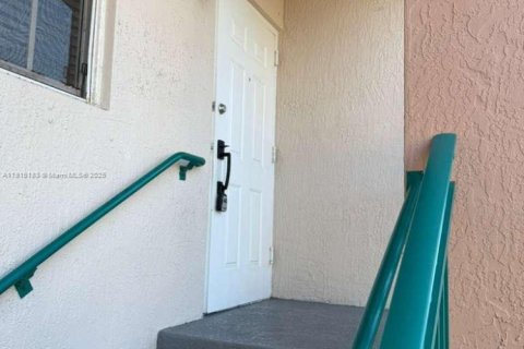 Снять в аренду кондоминиум в Хомстед, Флорида 2 спальни, 75.72м2, № 1973655 - фото 2