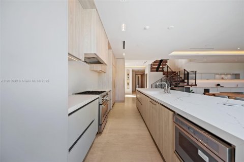 Купить виллу или дом в Майами-Бич, Флорида 4 спальни, 312.8м2, № 1971938 - фото 30