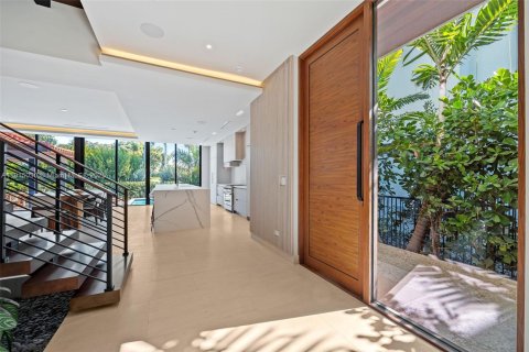 Купить виллу или дом в Майами-Бич, Флорида 4 спальни, 312.8м2, № 1971938 - фото 17