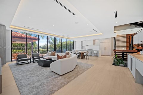 Купить виллу или дом в Майами-Бич, Флорида 4 спальни, 312.8м2, № 1971938 - фото 11