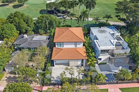 Купить виллу или дом в Майами-Бич, Флорида 4 спальни, 312.8м2, № 1971938 - фото 27