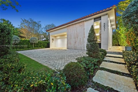 Купить виллу или дом в Майами-Бич, Флорида 4 спальни, 312.8м2, № 1971938 - фото 2