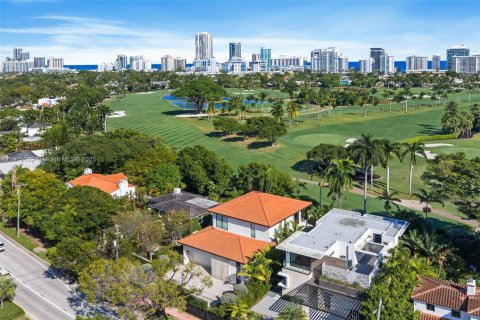 Купить виллу или дом в Майами-Бич, Флорида 4 спальни, 312.8м2, № 1971938 - фото 28