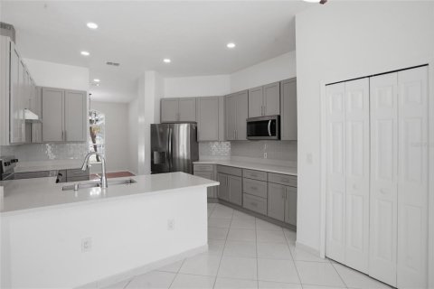 Casa en venta en Kissimmee, Florida, 4 dormitorios, 216.56 m2 № 2216792 - foto 19