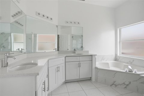 Casa en venta en Kissimmee, Florida, 4 dormitorios, 216.56 m2 № 2216792 - foto 26