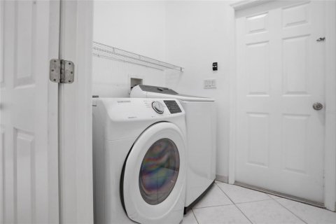 Casa en venta en Kissimmee, Florida, 4 dormitorios, 216.56 m2 № 2216792 - foto 22