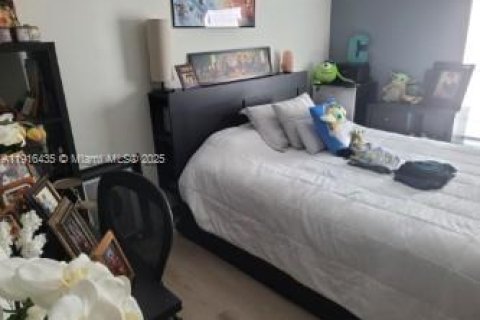 Casa en venta en Miami, Florida, 2 dormitorios, 108.7 m2 № 1971130 - foto 3