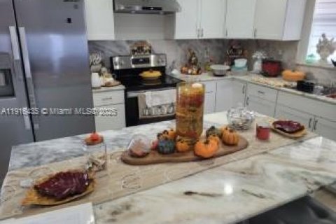 Casa en venta en Miami, Florida, 2 dormitorios, 108.7 m2 № 1971130 - foto 1