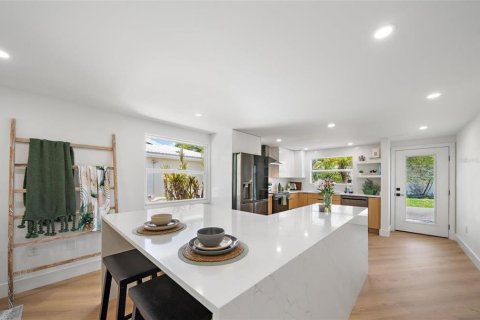 Villa ou maison à vendre à Longboat Key, Floride: 2 chambres, 124.21 m2 № 2196115 - photo 2