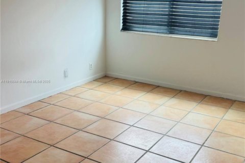 Купить кондоминиум в Майами, Флорида 1 спальня, 74.32м2, № 1970214 - фото 8