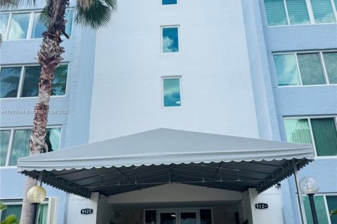 Купить кондоминиум в Майами, Флорида 1 спальня, 74.32м2, № 1970214 - фото 2