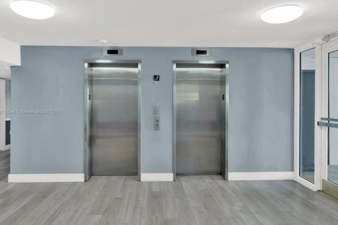 Купить кондоминиум в Майами, Флорида 1 спальня, 74.32м2, № 1970214 - фото 11