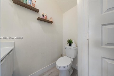 Copropriété à louer à Doral, Floride: 3 chambres, 132.39 m2 № 1932416 - photo 6