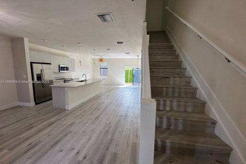 Copropriété à louer à Doral, Floride: 3 chambres, 132.39 m2 № 1932416 - photo 7