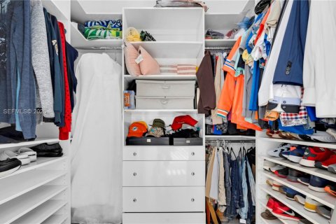 House in Miramar, Florida 3 bedrooms, 125.6 sq.m. № 1992742 - photo 17