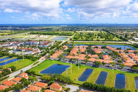 House in Miramar, Florida 3 bedrooms, 125.6 sq.m. № 1992742 - photo 25