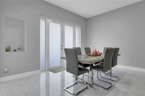 House in Miramar, Florida 3 bedrooms, 125.6 sq.m. № 1992742 - photo 3