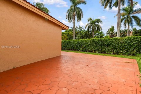 House in Miramar, Florida 3 bedrooms, 125.6 sq.m. № 1992742 - photo 19