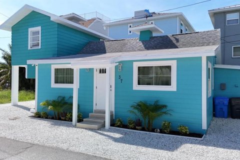 House in Treasure Island, Florida 3 bedrooms, 102.38 sq.m. № 2210387 - photo 8