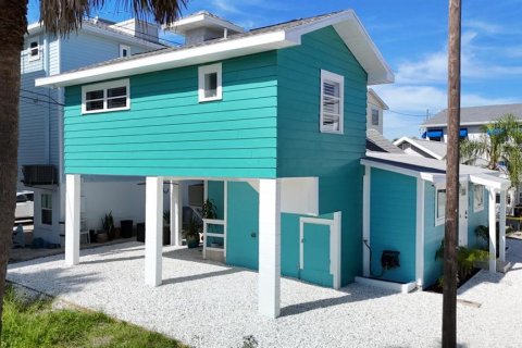 House in Treasure Island, Florida 3 bedrooms, 102.38 sq.m. № 2210387 - photo 9