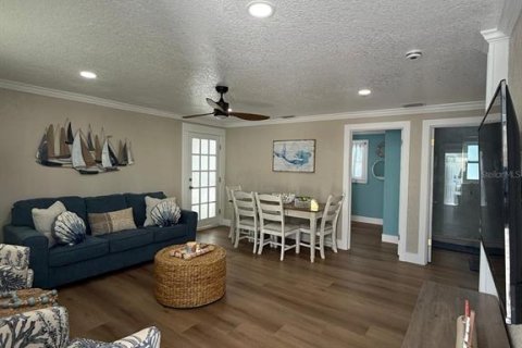 House in Treasure Island, Florida 3 bedrooms, 102.38 sq.m. № 2210387 - photo 18