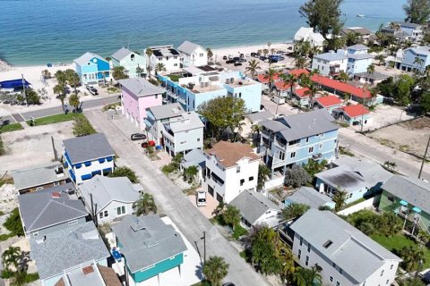 House in Treasure Island, Florida 3 bedrooms, 102.38 sq.m. № 2210387 - photo 4