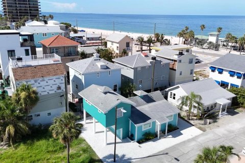 House in Treasure Island, Florida 3 bedrooms, 102.38 sq.m. № 2210387 - photo 5