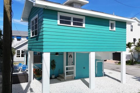 House in Treasure Island, Florida 3 bedrooms, 102.38 sq.m. № 2210387 - photo 10
