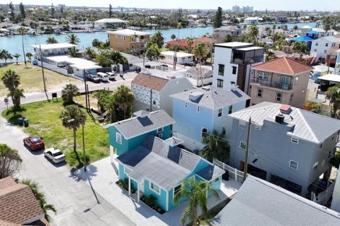 House in Treasure Island, Florida 3 bedrooms, 102.38 sq.m. № 2210387 - photo 7