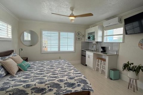 House in Treasure Island, Florida 3 bedrooms, 102.38 sq.m. № 2210387 - photo 15