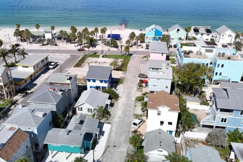 House in Treasure Island, Florida 3 bedrooms, 102.38 sq.m. № 2210387 - photo 6