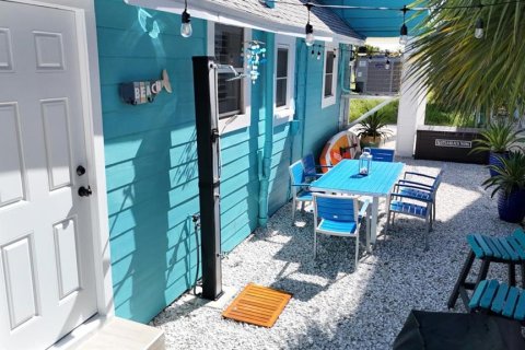 House in Treasure Island, Florida 3 bedrooms, 102.38 sq.m. № 2210387 - photo 11