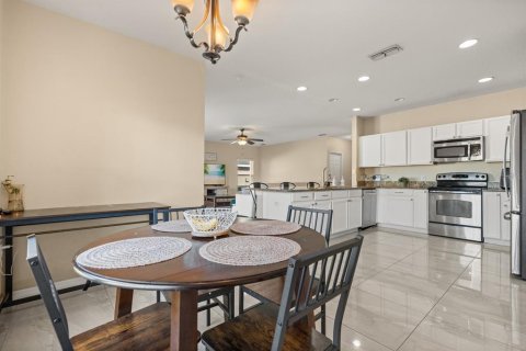 House in Kissimmee, Florida 4 bedrooms, 260.68 sq.m. № 1657063 - photo 12