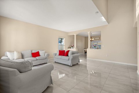 House in Kissimmee, Florida 4 bedrooms, 260.68 sq.m. № 1657063 - photo 5