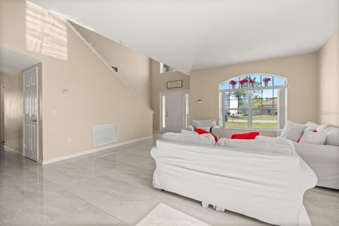 House in Kissimmee, Florida 4 bedrooms, 260.68 sq.m. № 1657063 - photo 7