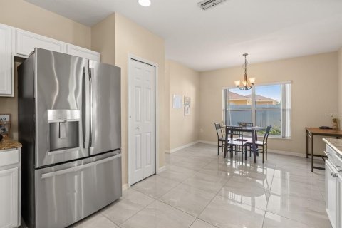 House in Kissimmee, Florida 4 bedrooms, 260.68 sq.m. № 1657063 - photo 11