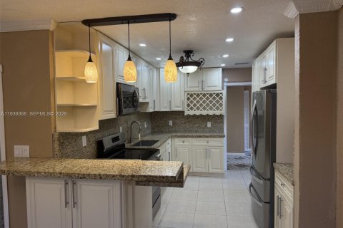 Villa ou maison à louer à Miramar, Floride: 3 chambres, 180.97 m2 № 1997371 - photo 6