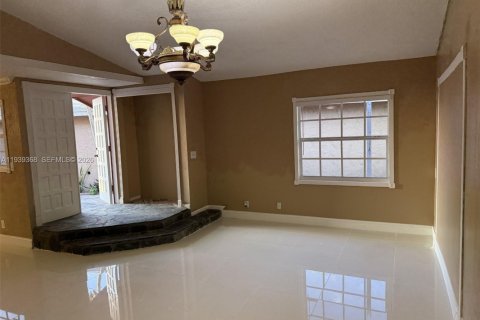 Villa ou maison à louer à Miramar, Floride: 3 chambres, 180.97 m2 № 1997371 - photo 2