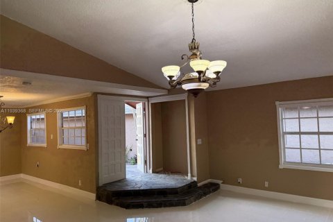 Villa ou maison à louer à Miramar, Floride: 3 chambres, 180.97 m2 № 1997371 - photo 4