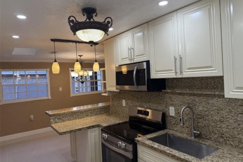 Villa ou maison à louer à Miramar, Floride: 3 chambres, 180.97 m2 № 1997371 - photo 7