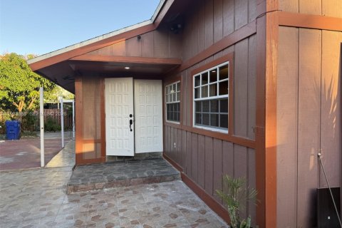 Villa ou maison à Miramar, Floride 3 chambres, 180.97 m2 № 1997371