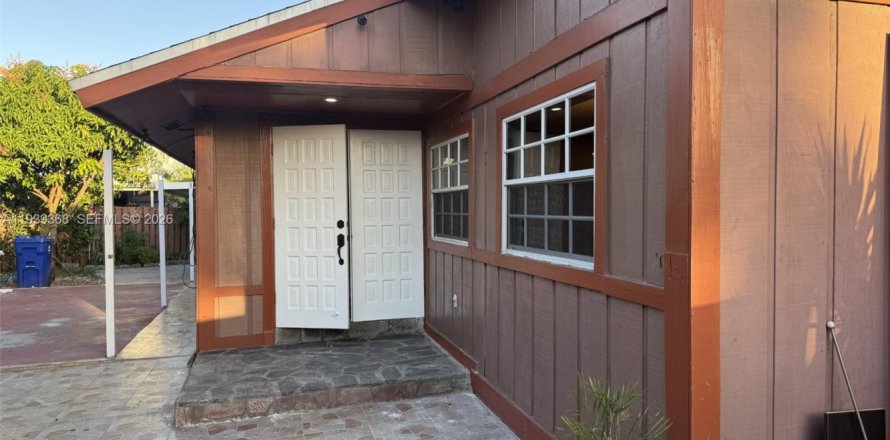 Villa ou maison à Miramar, Floride 3 chambres, 180.97 m2 № 1997371