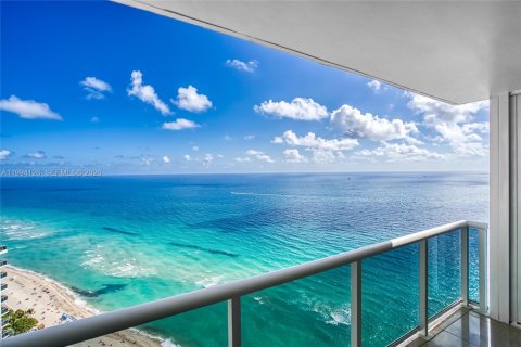 Condominio en venta en Sunny Isles Beach, Florida, 2 dormitorios, 176.51 m2 № 2062579 - foto 2
