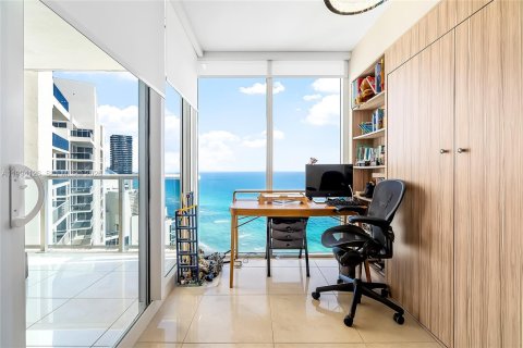 Condominio en venta en Sunny Isles Beach, Florida, 2 dormitorios, 176.51 m2 № 2062579 - foto 8