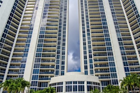 Condominio en venta en Sunny Isles Beach, Florida, 2 dormitorios, 176.51 m2 № 2062579 - foto 25